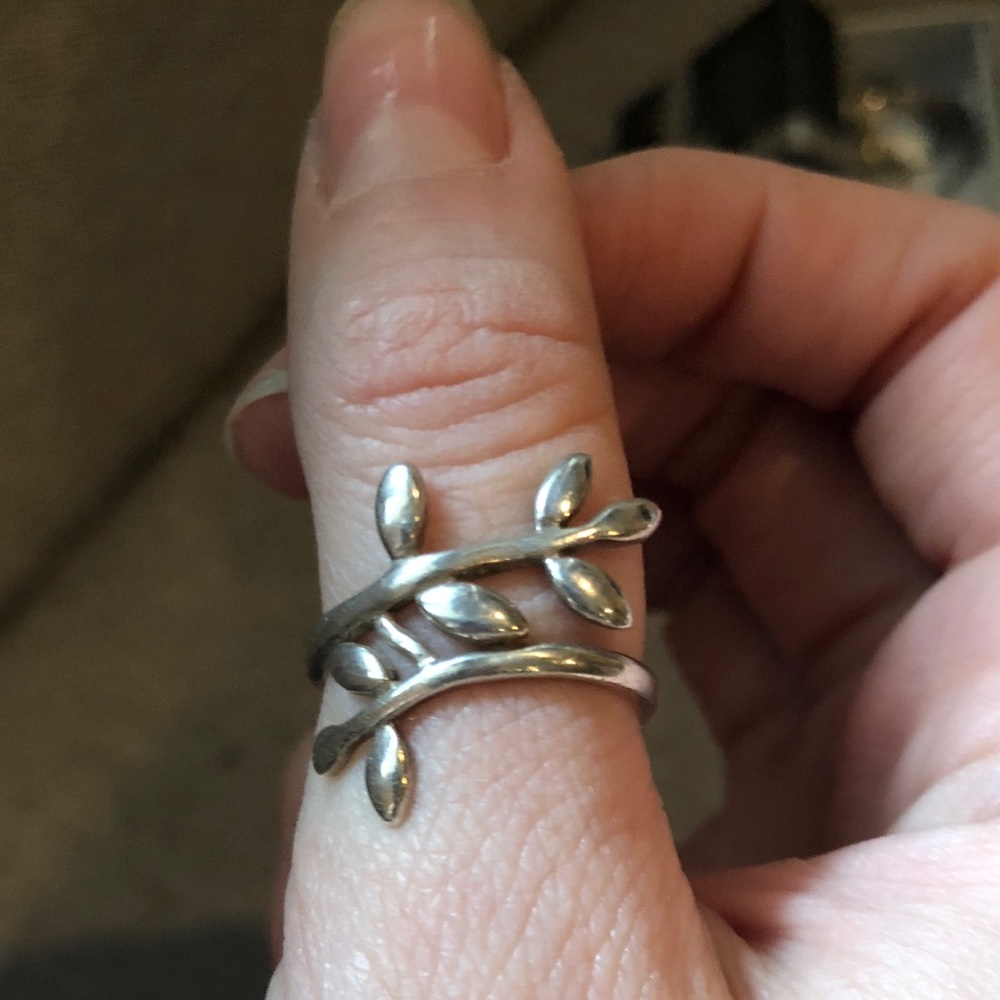 Branch and leaves ring
